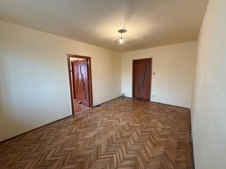 Apartament 3 camere , zona Minerului