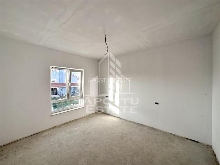 Jumatate de duplex cu 5 camere de vanzare, despartit, Dumbravita - 2