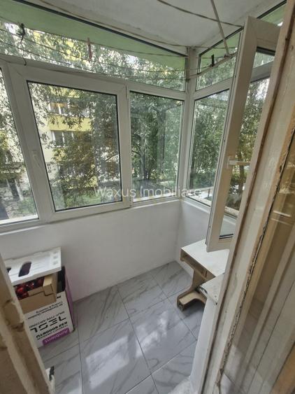 Apartament 3 camere, semidecomandat,  etaj 1. Zona Decebal - 11
