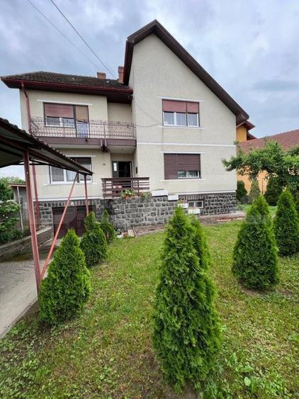 Casa 274 mp, teren 443 mp, zona centru LIVADA, pretabila si ptr uz comercial