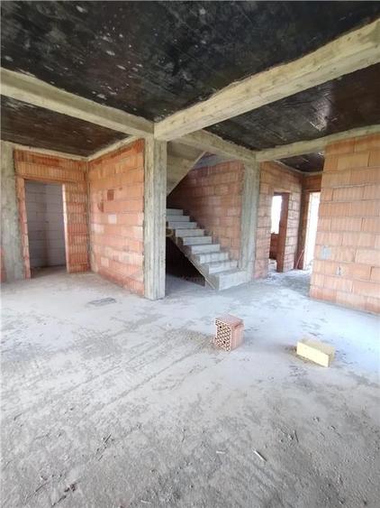 Duplex despartit prin camera tehnica - langa asfalt - compartimentare excelenta