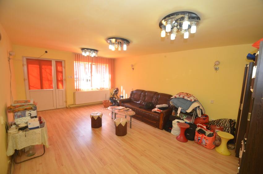 Apartament cu intrare din strada