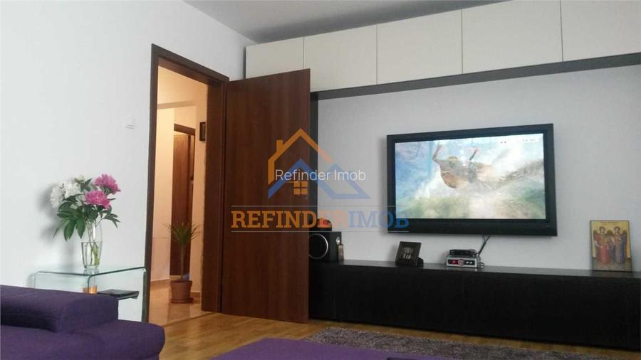 Apartament de vanzare cu 3 camere, zona Sebastian - Vulcan Center - 2
