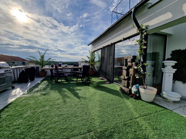 Penthouse premium 250 mp cu terasă și teren de fotbal privat Zona Romanescu