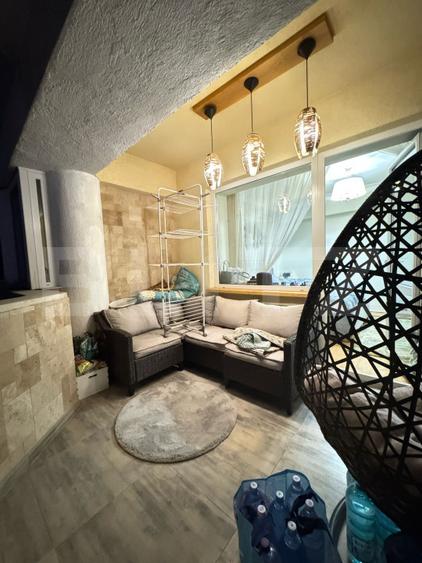 Apartament cu 3 camere, 97 mp, etaj intermediar, decomandat, zona Centrala