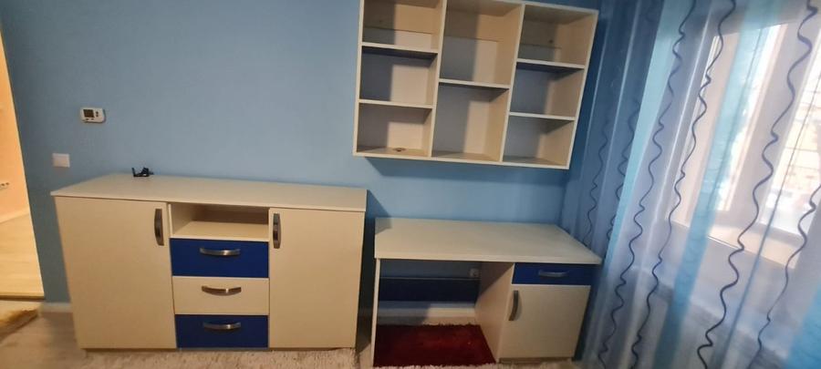 Persoana fizica închiriez apartament