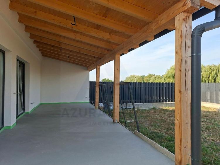 Casa 4 camere 2 bai terasa acoperita si teren 334 mp in Sura Mare