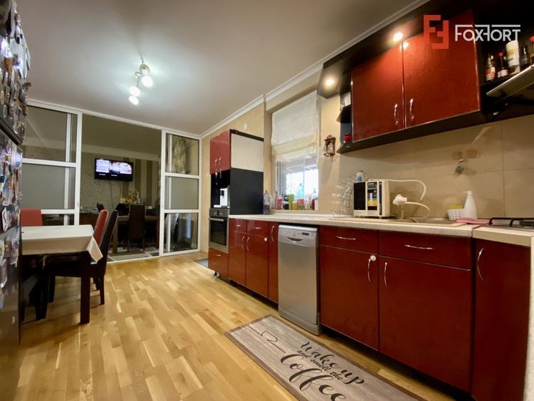 Casa cu 6 camere de vanzare in localitatea Sanandrei, zona Centrala