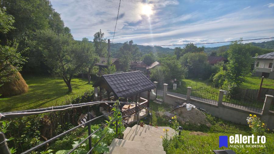 Vând casă de vacanță Bezdead, vedere la vale, acces Munții Bucegi