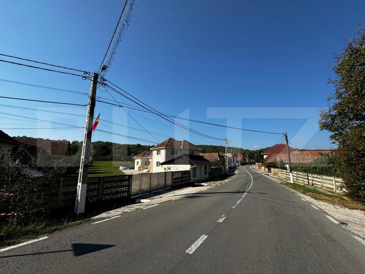 Casă cu 5 camere și spațiu comercial, teren 4079mp, zona Stremț - Teius