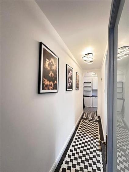 Apartament 2 camere, etajul 3/4, fara lift, zona Romana