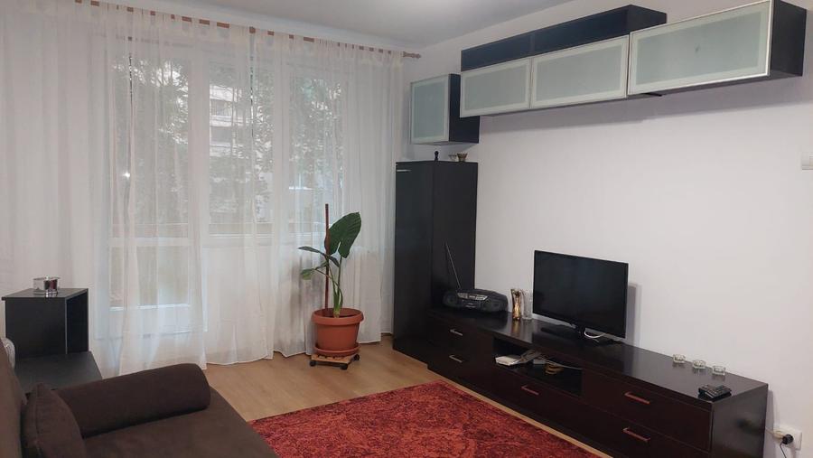 Tineretului, garsoniera, 4 minute metrou, etaj 2, bloc mixt, libera