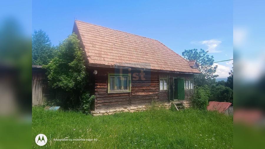 Casa traditionala din lemn renovabila cu teren 2295 mp Margau Cluj