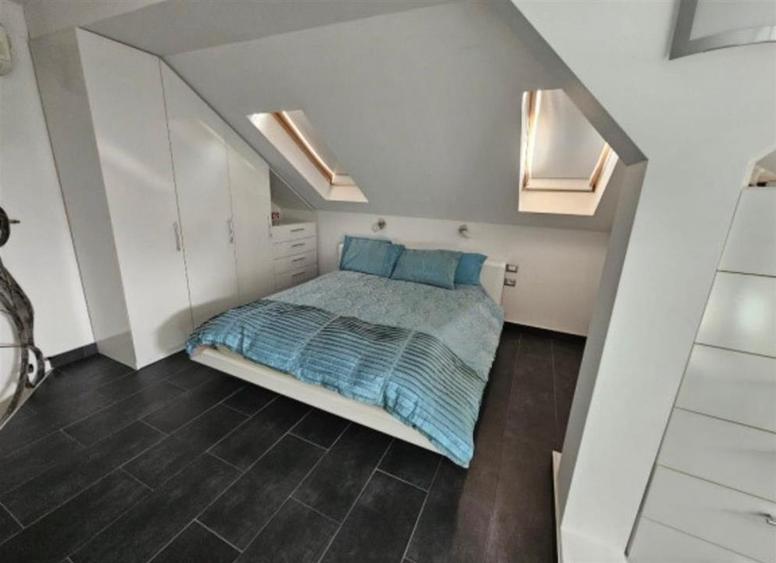 Casa de lux cu 4 camere garaj in zona Tilisca