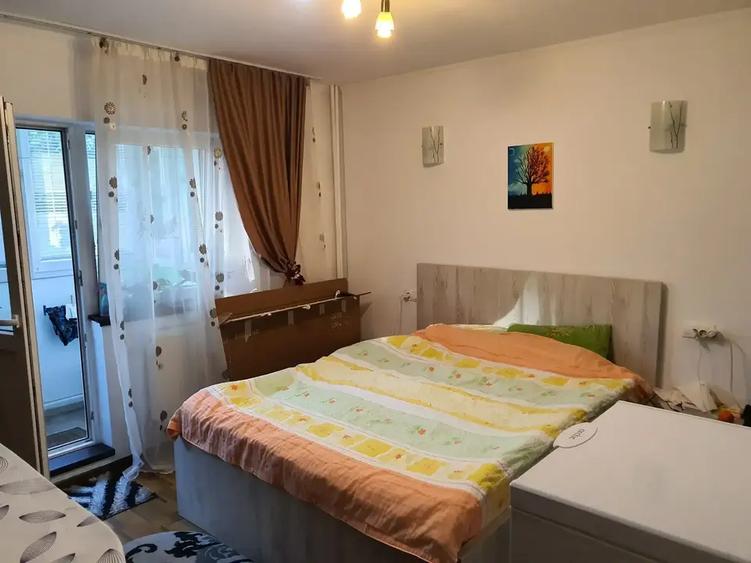 13 Septembrie, Sebastian, Novaci, 77 mp, bloc 1989