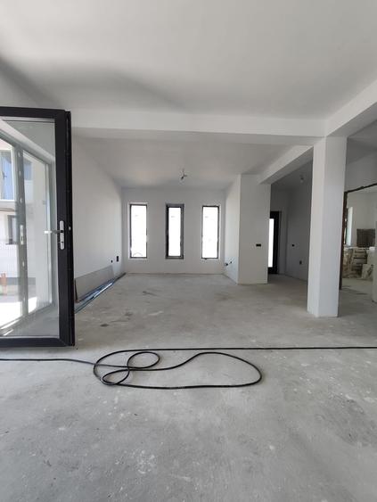 FARA COMISIOANE casa cu 4 camere P+1+pod 2 placi terasa curent 380v LA CHEIE