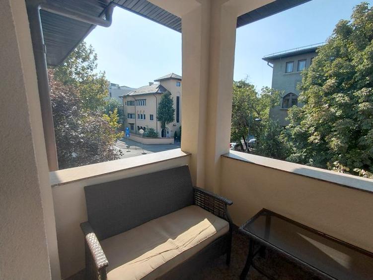 Aviatorilor (Pangratti), 4 camere in vila, parcare, terasa,rezidenta sau birouri
