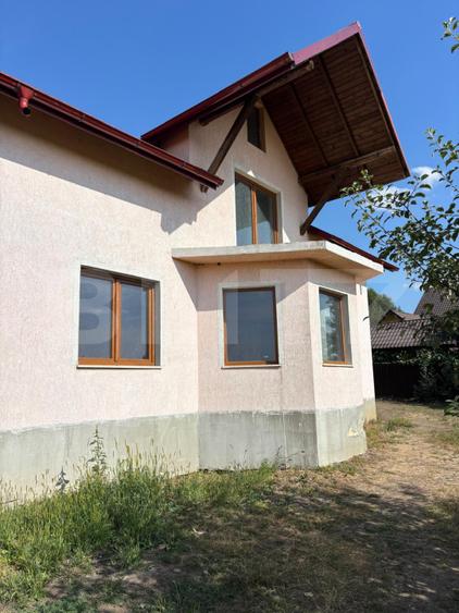 Casă la roșu 220 mp+ Teren 1.000 mp, zona Frumoasa
