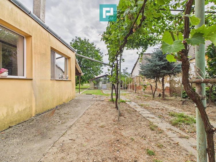 Casă + 2.877 mp teren în Timișoara