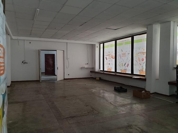 Spatiu comercial, Rasnov - Centru Nord, disponibil la vanzare sau inchiriere.