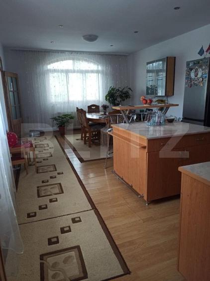 Două Case + 2 Spații Comerciale, 440 mp Utili – pe Str. Libertății!