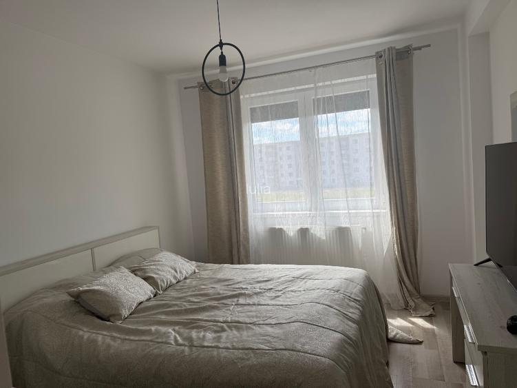 Vând apartament 2 camere tip studio, cu parcare – Tractorul, str. George Bacovia - 6