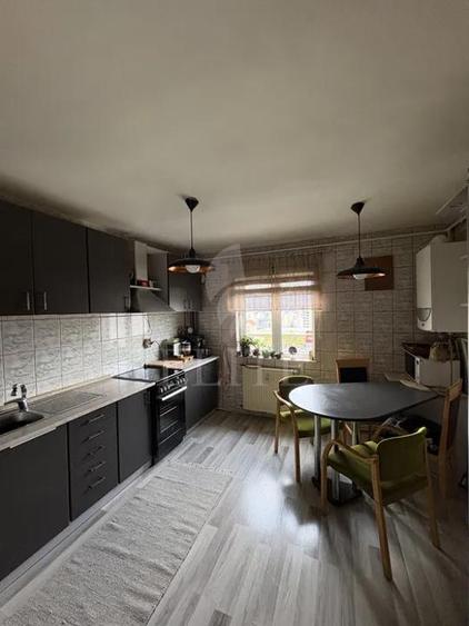 Apartament 4 camere în zona P-TA FLORA