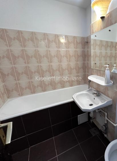 Apartament de 3 camere decomandate lângă parc. - 7
