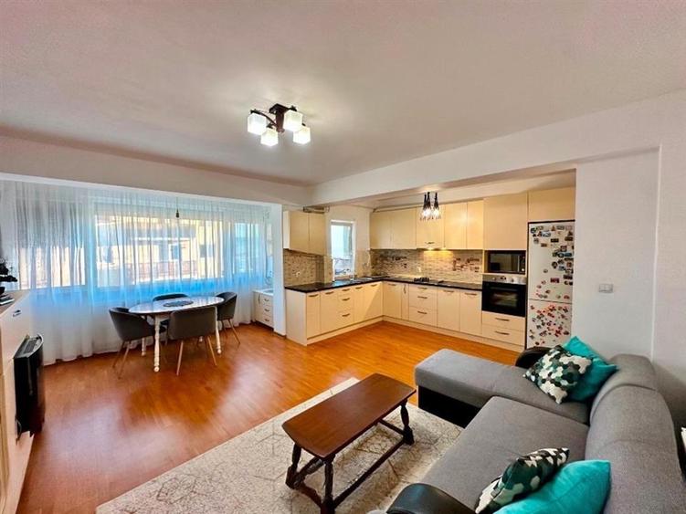 Apartament de vanzare 3 camere / boxă / loc de parcare - Valea Lupului