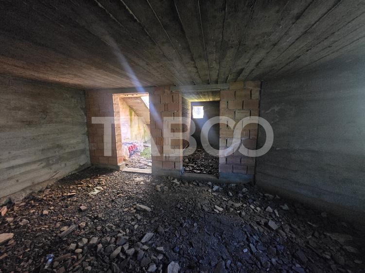 Teren de vanzare 436mp intravilan fundatie si proiect casa Rasinari