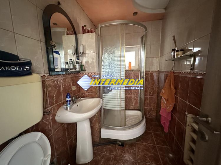 Proprietate 2 case curte pavata Teren 700 mp Hotel CETATE gard utilitati