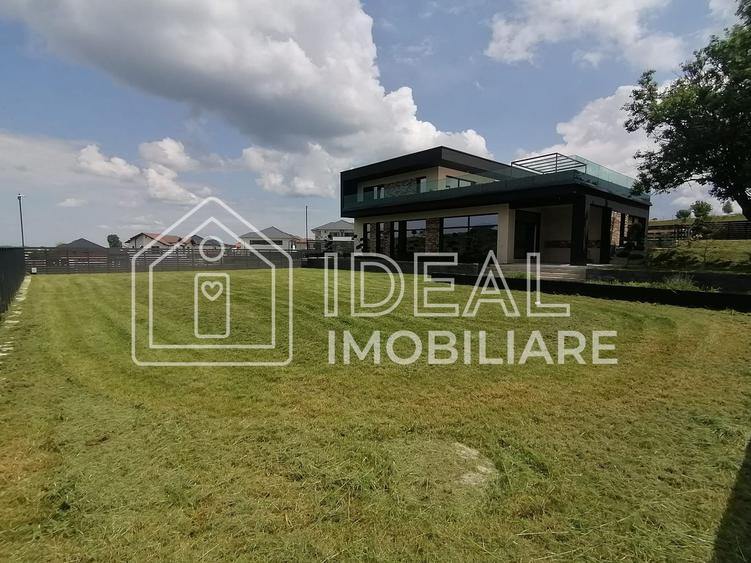 Casa  Exclusivista cu piscina si 1200 mp de teren, in Cisnadie