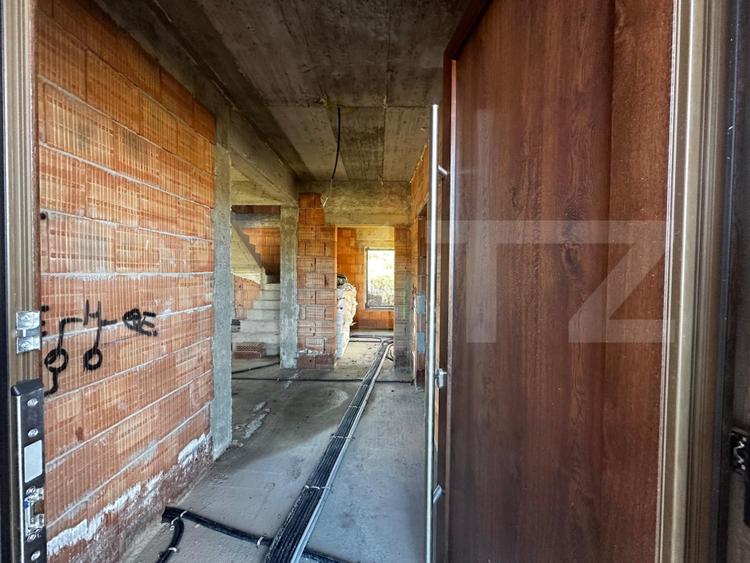 Casă cu terasă panoramică și proiect premium în Corușu