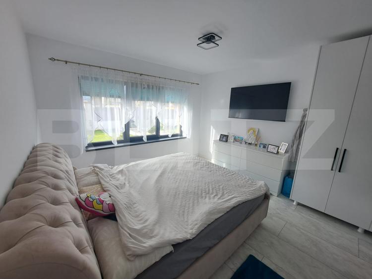 Casa parter cu priveliste spre munte,singur in curte