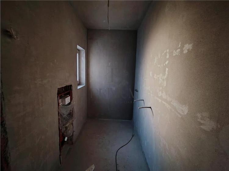 Duplex superb - Separat prin spatiu de depozitare - bucatarie inchisa