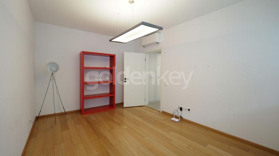 Vila minimalista pe o strada selecta si linistita