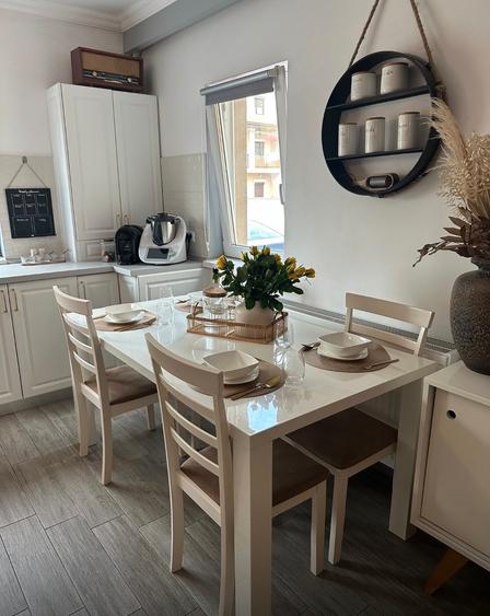 Vând apartament cu trei camere Aradului
