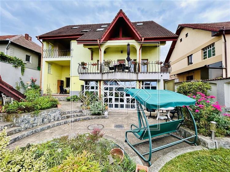 Casa individuala de vanzare - 7 camere, 278 mp utili - Strand - 3