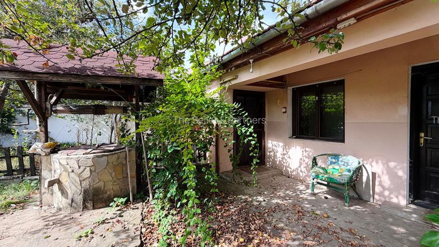 Casa saseasca traditionala La asfalt Curte generoasa