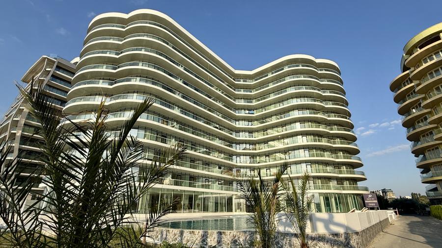 Apartament cu 3 camere direct in prima linie la mare White Sea