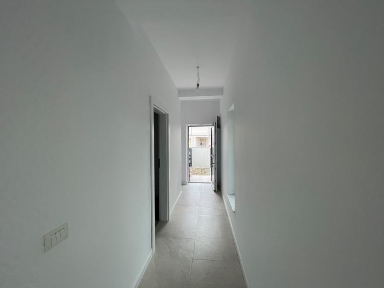 Duplex despartit prin camera tehnica | 5 camere 3 bai | Ghiroda | Asfalt