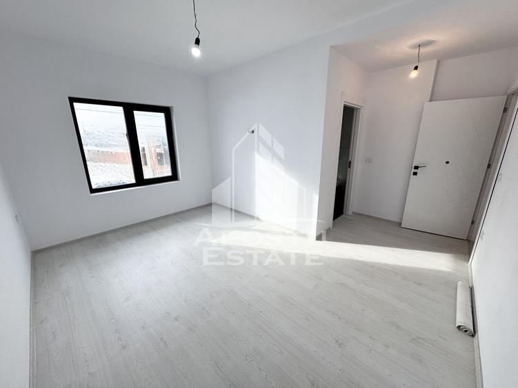 Duplex cu 5 camere si 3 bai, complet finalizat, disponibil imediat.