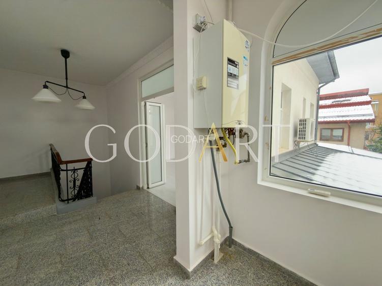 Vila spatioasa | Complet renovată | Central