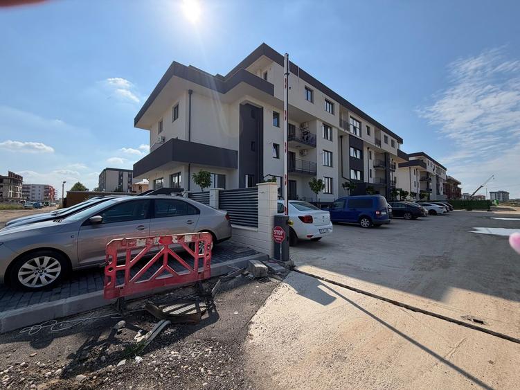 AP. 2 CAMERE- PARCARE, CURTE PROPRIE, CENTRALA, BUCATARIE INCHISA