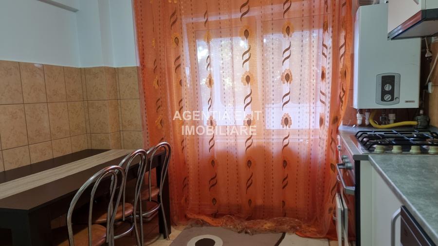 Apartament 2 camere, zona Spitalului de copii, spatios