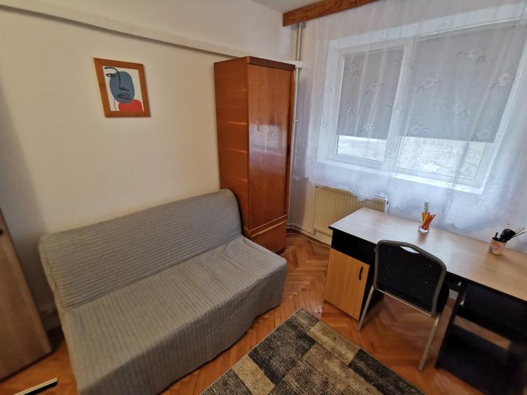 3 camere decomandat, zona Baia Comunala, liber