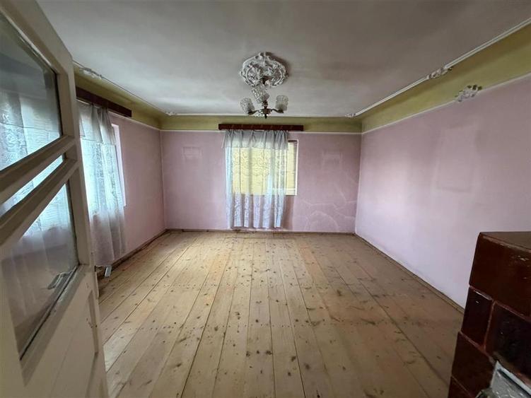Casa batraneasca de vanzare in Campineanca str Marului nr 8