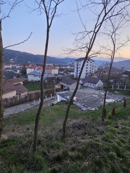 Casă de vânzare cu 1100 mp teren in proprietate- liniște și natură în orașul Gur