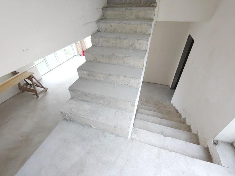 Casa cuplata, noua, intr-o zona de case- linistita,in Dambul Rotund