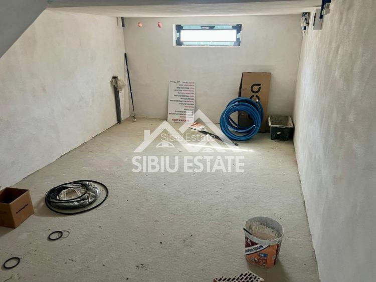 Casa individuala generoasa 5 camere, carport si pivnita curte 500 mp - 10